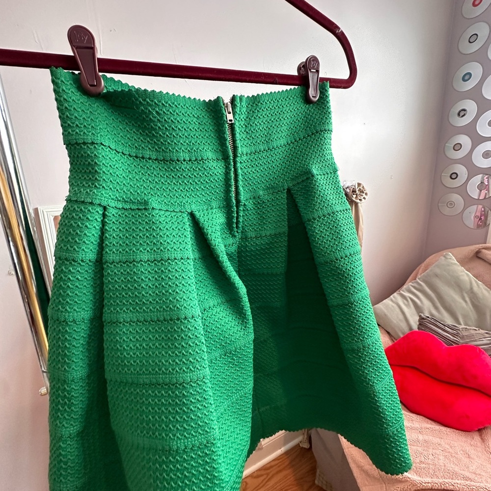 H&M Green Mini Skater Skirt with Pleated Ribbed Style for Cocktail